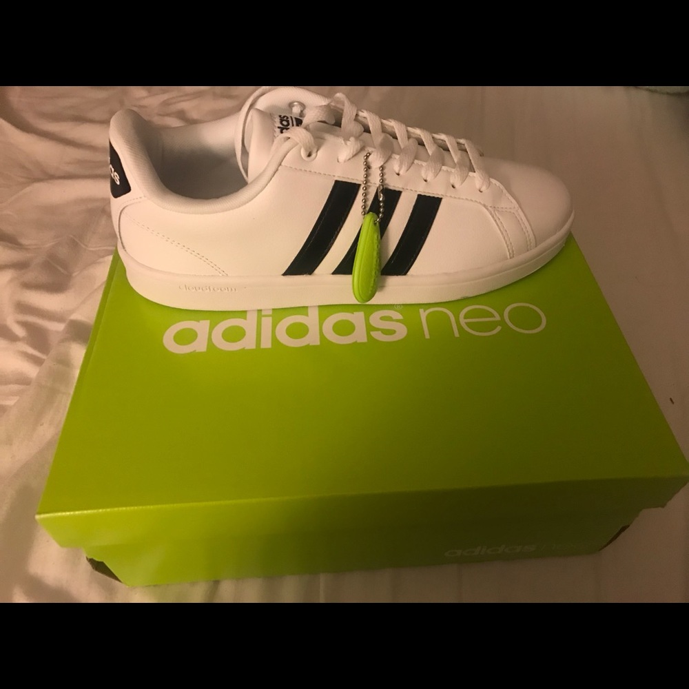 New in the box Adidas cloud foam women’s size 9/12